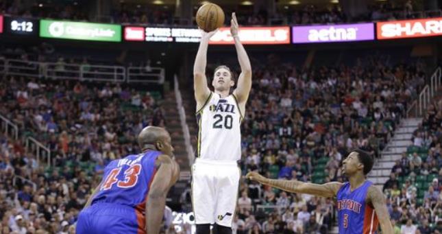 一名来自河 一名来自河